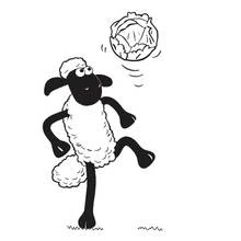 Coloriage Mouton Shaun jouant au football