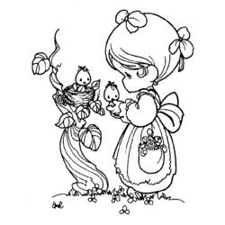 Coloriage Petite fille nourrissant des oisillons dans un nid