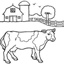 Coloriage Vache debout devant une ferme