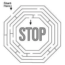 Coloriage Labyrinthe panneau stop