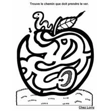 Coloriage Labyrinthe du ver dans une pomme