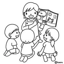 Coloriage Enseignante lisant un livre d'images aux enfants
