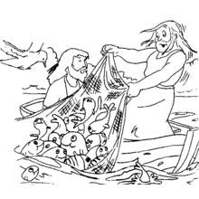 Coloriage Pêcheur tirant un filet plein de poissons hors de la mer