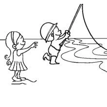 Coloriage Pêcheur montrant sa prise à une petite fille