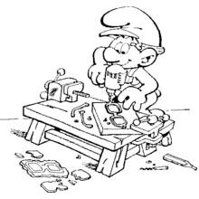 Coloriage Schtroumpf bricolant à l'établi Coloriage Schtroumpf bricolant à l'établi