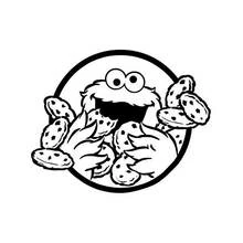 Coloriage Macaron tenant plein de cookies