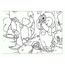 Coloriage Tchoupi observant un écureuil dans la forêt
