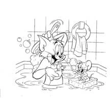 Coloriage Tom et Jerry prenant un bain moussant
