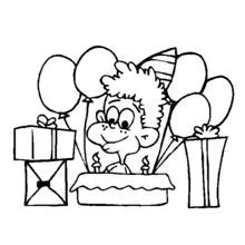 Coloriage Garçon fêtant son anniversaire avec gâteau et ballons