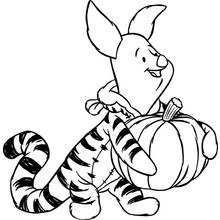 Coloriage Piglet déguisé en tigre tenant une citrouille