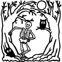 Coloriage Squelette d'Halloween dansant dans la forêt
