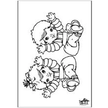 Coloriage Naissance de deux bébés allongés