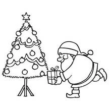 Coloriage Père Noël déposant un cadeau sous le sapin