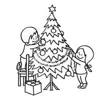 Coloriage Sapin de Noël décoré par des enfants