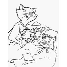 Coloriage Aristochats en famille câlinés dans un lit