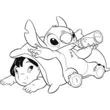 Coloriage Stitch allongé sur Lilo avec un biberon