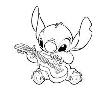 Coloriage Stitch assis, guitare et grandes oreilles Coloriage Stitch assis, guitare et grandes oreilles
