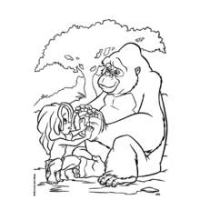 Coloriage Tarzan jouant des mains avec un gorille