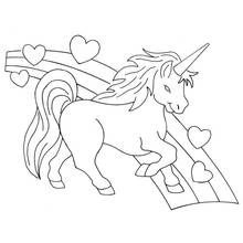 Coloriage Licorne galopant sur un arc-en-ciel entourée de cœurs
