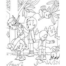 Coloriage Enfants jouant avec un lapin dans la forêt