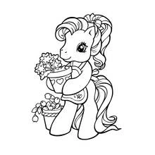 Coloriage Petit Poney tenant un pot de fleurs