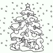 Coloriage Lapin et écureuil sous un sapin enneigé