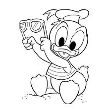 Coloriage Donald Duck tenant des lunettes de soleil