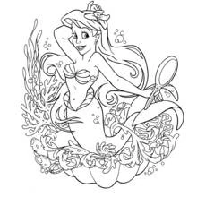 Coloriage Sirène tenant un miroir près des coraux