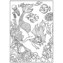 Coloriage Sirène nageant près d'un coffre au trésor