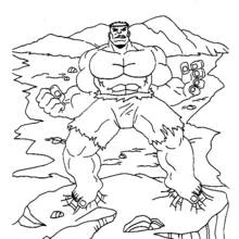 Coloriage Hulk debout en colère sur un terrain rocheux