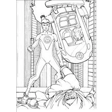 Coloriage Mr. Fantastique étirant son bras face à un vilain Coloriage Mr. Fantastique étirant son bras face à un vilain