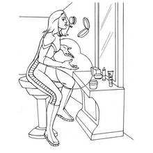 Coloriage Femme Invisible à sa table de maquillage