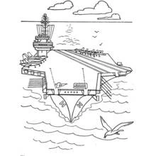 Coloriage Bateau de guerre naviguant sur l'océan